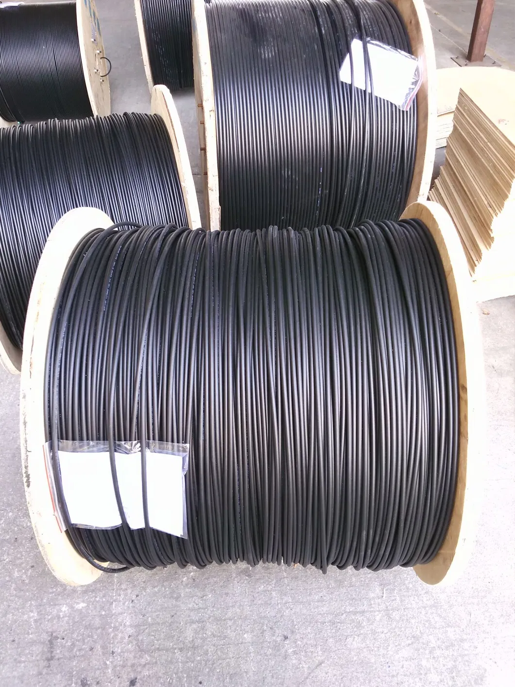 Central Aerial Fiber Optic Cable Steel Wire Strengthen Loose Tube Fiber Outdoor Cable 2-12c GYXTW